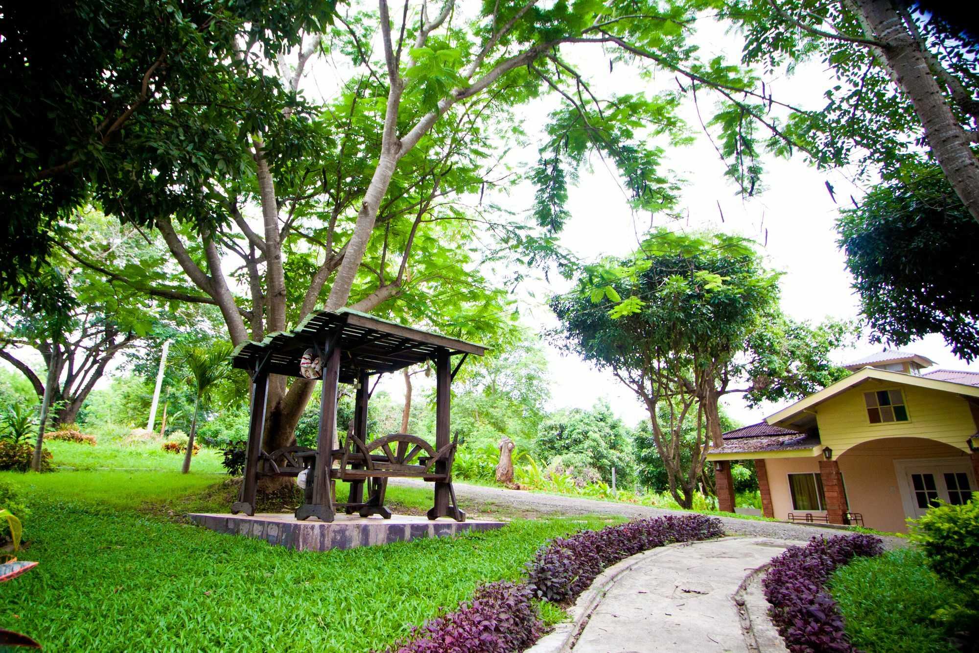 Touch Star Resort - Doi Inthanon Chom Thong Exterior foto