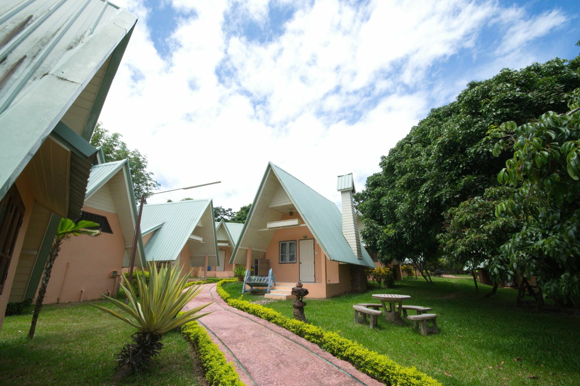 Touch Star Resort - Doi Inthanon Chom Thong Exterior foto